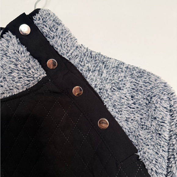 Sherpa Gray and Black Sweater - Picture 3 of 4